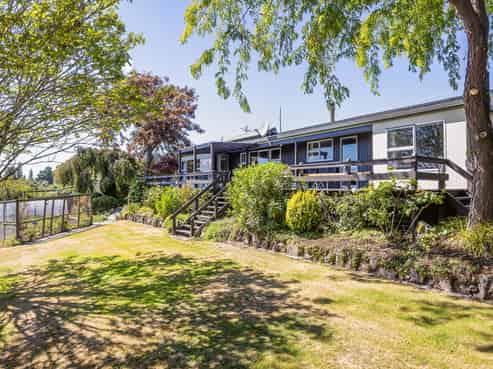 1624 Cust Road, Cust