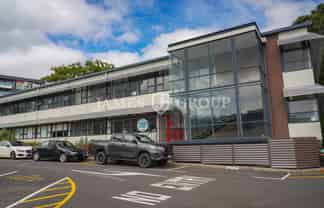 GROUND FLOOR OFFICE WITH EXCELLENT AMENITIES