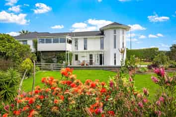 1/4 Roberts Road, Matakatia