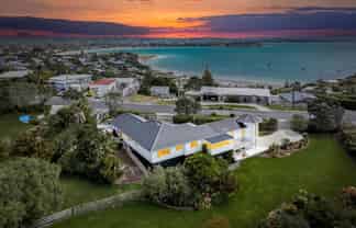 1/4 Roberts Road, Matakatia
