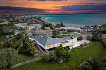 1/4 Roberts Road, Matakatia