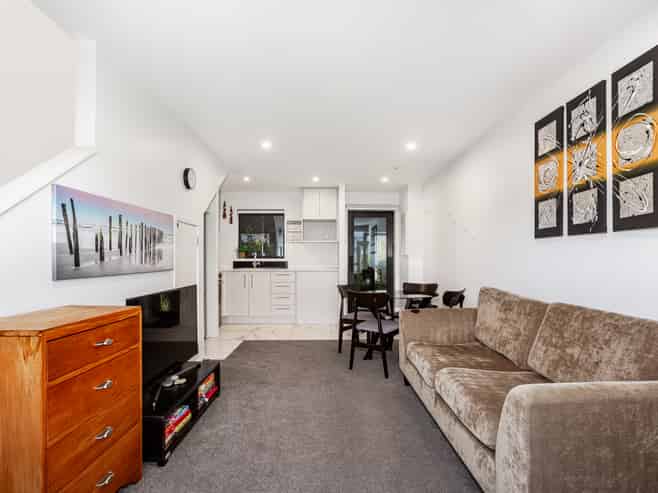 6/10 Avery Grove, Boulcott