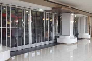 Top Shops on First Floor in The Mall 