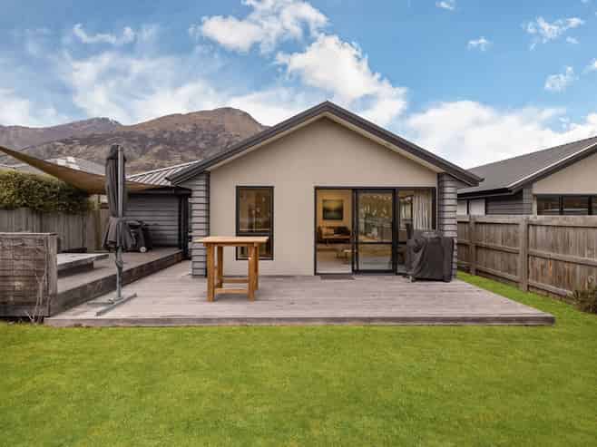 106 Risinghurst Terrace, Lower Shotover