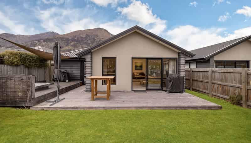 106 Risinghurst Terrace, Lower Shotover