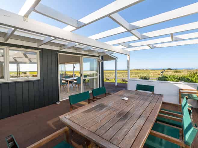 6 Beach Road, Flat Point