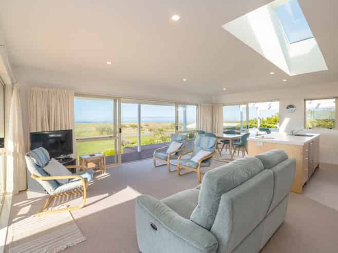 6 Beach Road, Flat Point