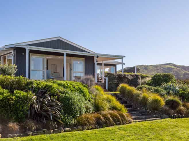 6 Beach Road, Flat Point
