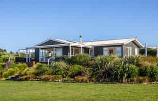 6 Beach Road, Flat Point