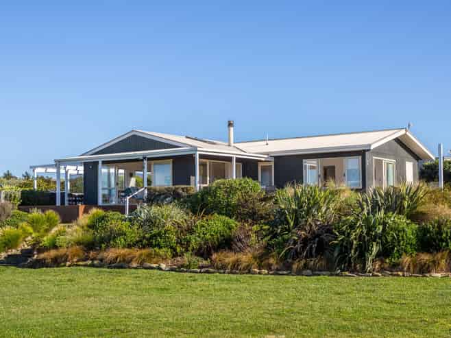 6 Beach Road, Flat Point