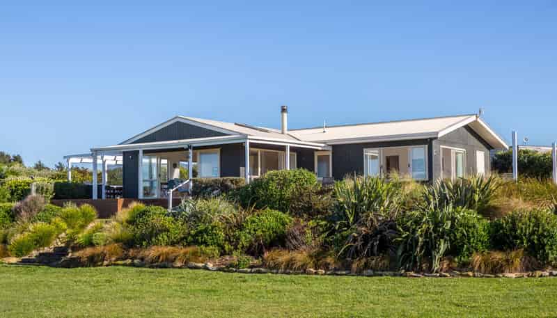 6 Beach Road, Flat Point