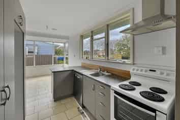 2 Salford Place, Awapuni