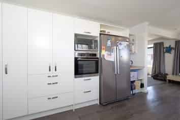 4 Reddecliffe Crescent, Hampstead