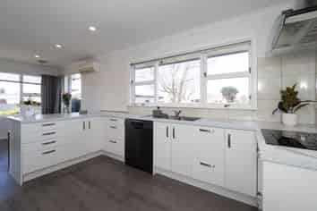 4 Reddecliffe Crescent, Hampstead