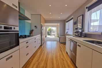 54 Cressida Avenue , Stratford