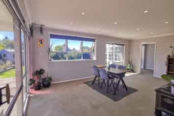 54 Cressida Avenue , Stratford
