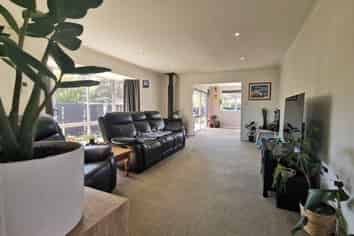 54 Cressida Avenue , Stratford