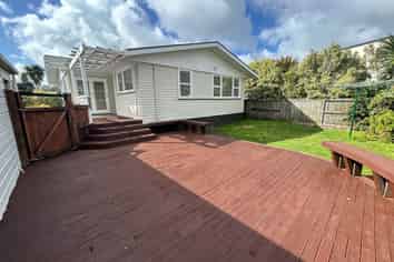 17 Clinton Avenue, Te Atatu Peninsula