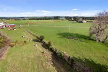 0n Whakamara Road, Manutahi