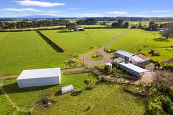 0n Whakamara Road, Manutahi