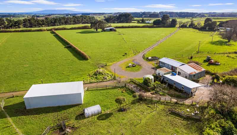 0n Whakamara Road, Manutahi