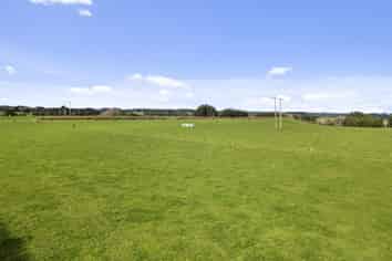 0n Whakamara Road, Manutahi