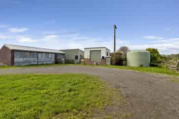 0n Whakamara Road, Manutahi