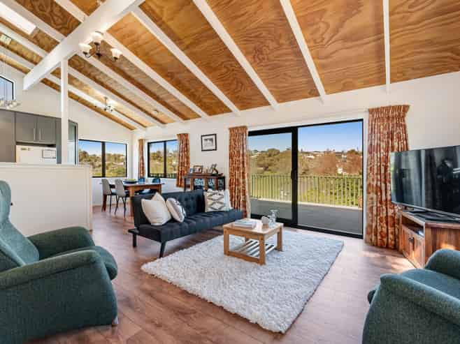 10 Oliver Twist Avenue, Mellons Bay