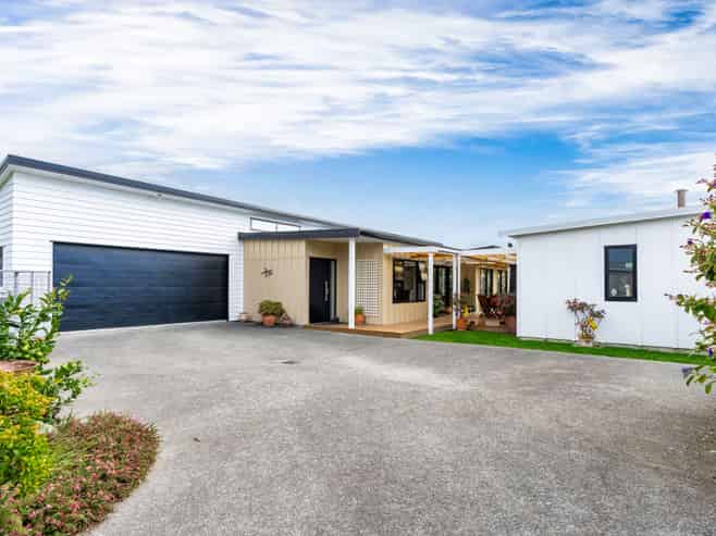 6 Kingi Te Ahoaho Place, Otaki