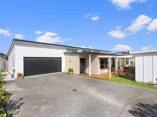 6 Kingi Te Ahoaho Place, Otaki
