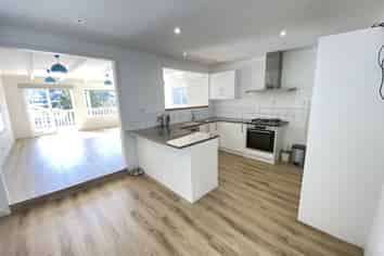 28 Vandeleur Avenue, Birkdale