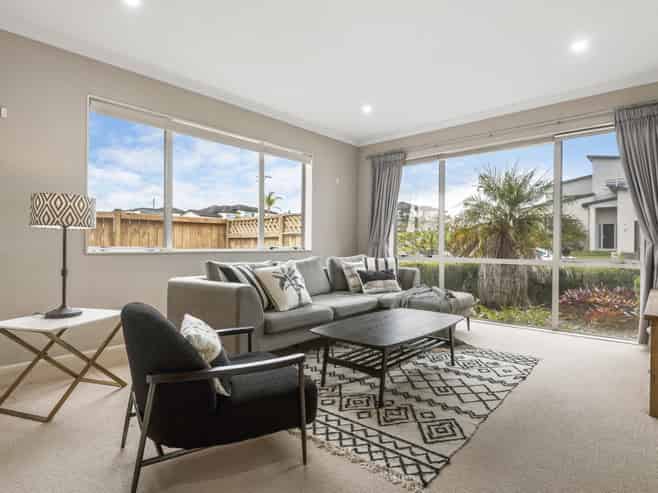 42 Laurel Oak Drive, Albany