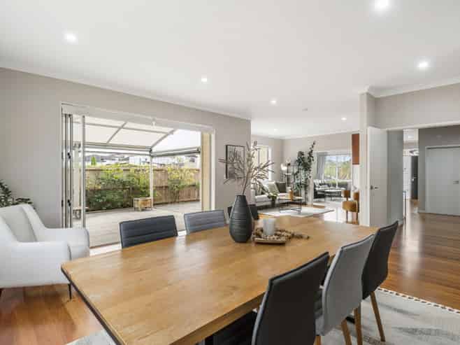 42 Laurel Oak Drive, Albany