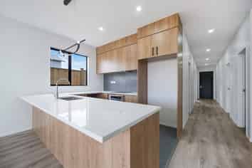 8 Enchantment Lane, Karaka