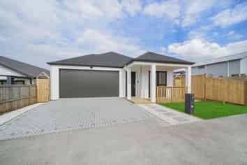 8 Enchantment Lane, Karaka