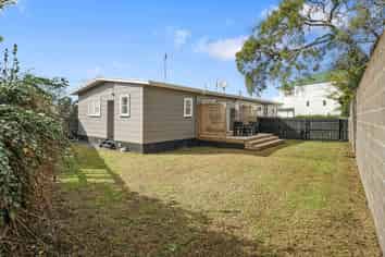 696B Te Atatu Road, Te Atatu Peninsula