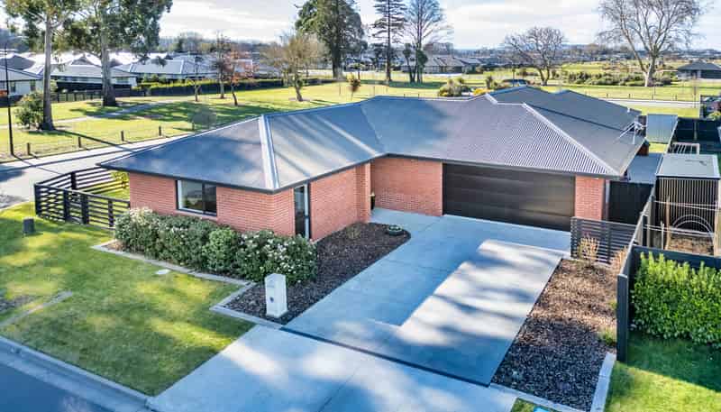 22 Minerva Crescent, Woodend