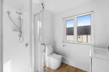 2/61 Waltham Road, Sydenham