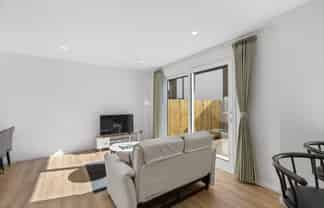 2/61 Waltham Road, Sydenham
