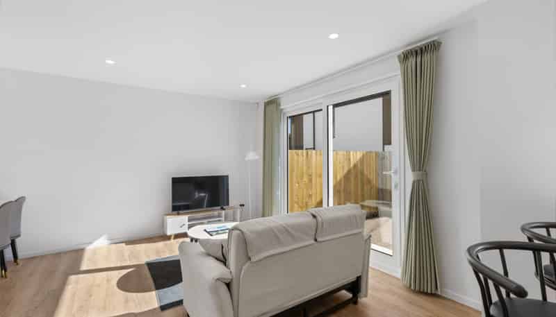 2/61 Waltham Road, Sydenham
