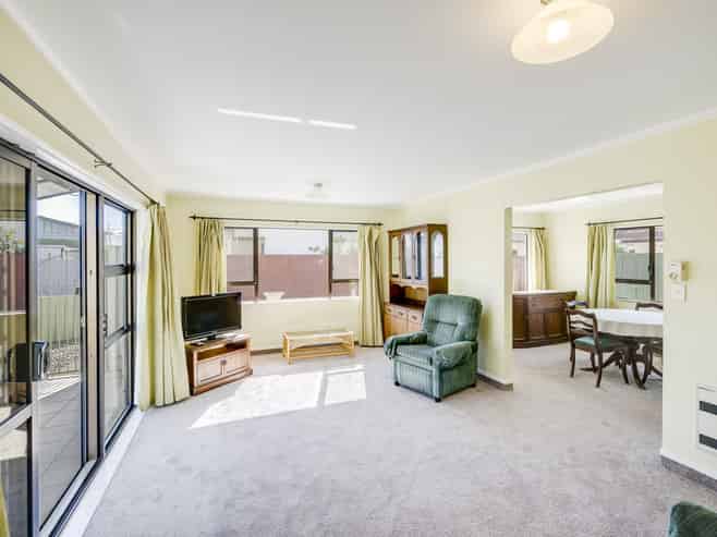 2/52 Avondale Road, Taradale