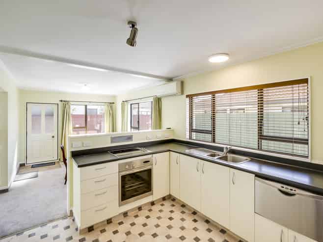 2/52 Avondale Road, Taradale