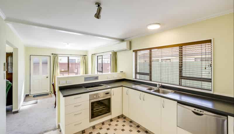 2/52 Avondale Road, Taradale