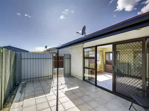 2/52 Avondale Road, Taradale