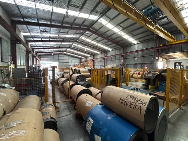 Clear Span Warehouse with Gantry Crane