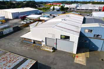 Clear Span Warehouse with Gantry Crane