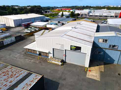 Clear Span Warehouse with Gantry Crane