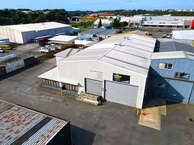 Clear Span Warehouse with Gantry Crane