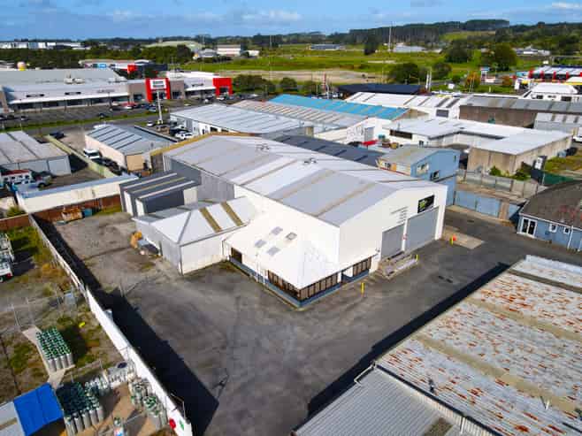 Clear Span Warehouse with Gantry Crane