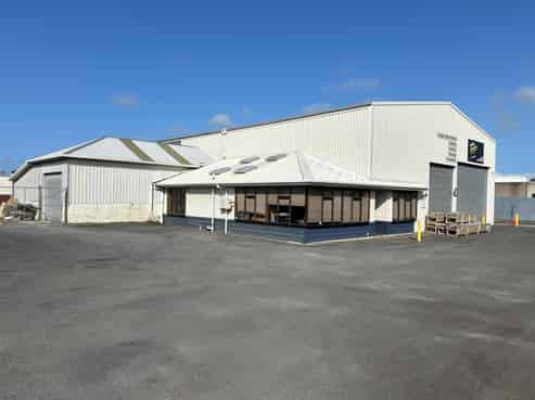 Clear Span Warehouse with Gantry Crane